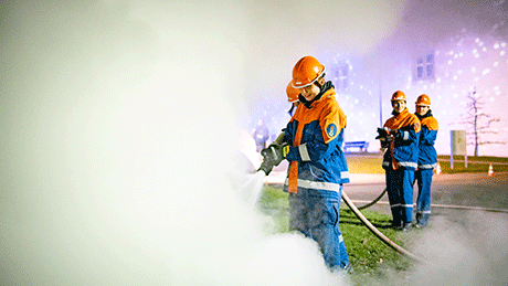 Dienst: Feuerwehr löscht 