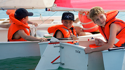 Summer School Schüler beim Segeln 