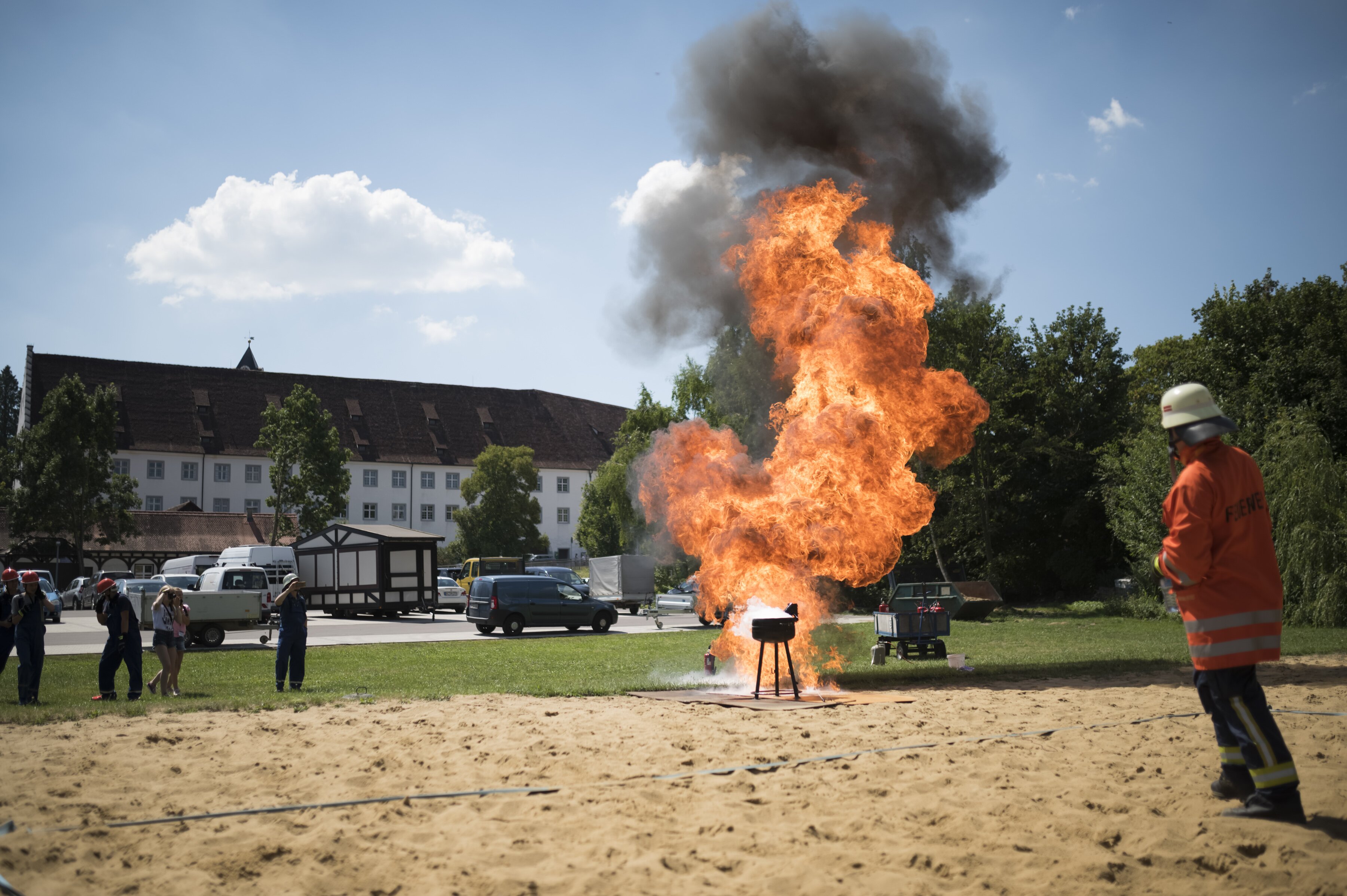 Feuerwehr-Dienst macht eine Übung