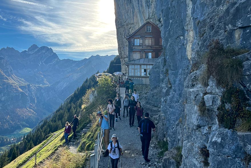 Outdoor Club: Wandern auf der Ebenalp - Restaurant im Berg