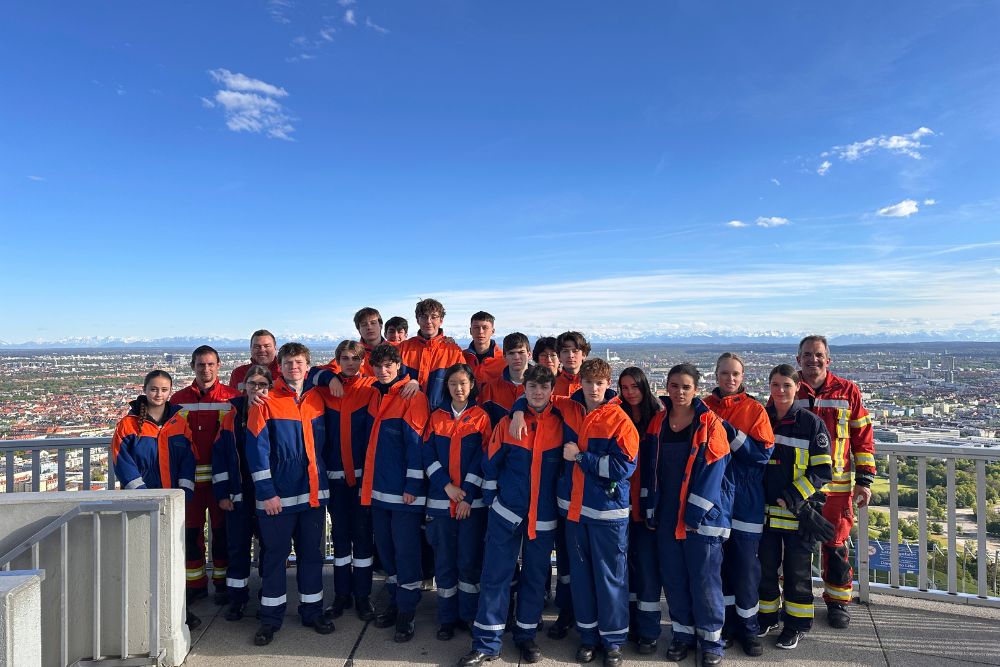 Gruppenfoto der Jugendfeuerwehr auf einer Exkursion nach München