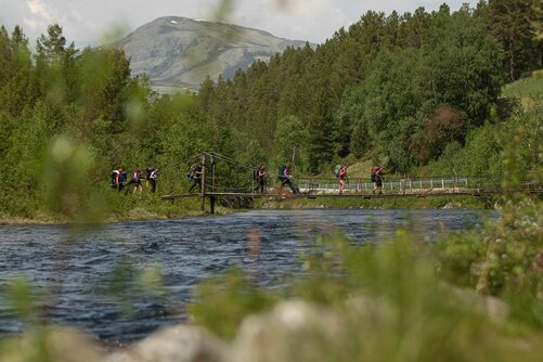 Brückenüberquerung bei Outward Bound in Norwegen