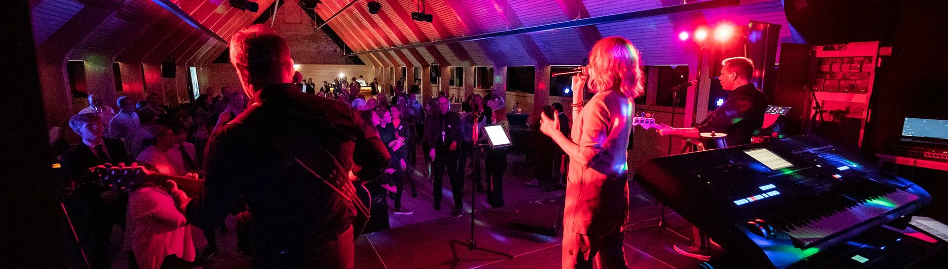 Header: Band bei der Night of Friends der Friends of Salem