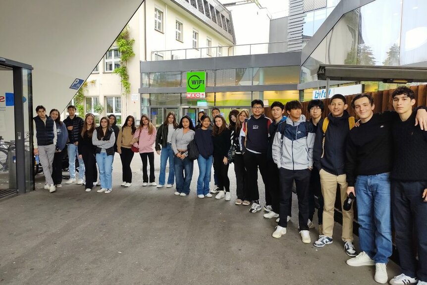 Gruppenfoto nach der ÖSD-C1-Prüfung 