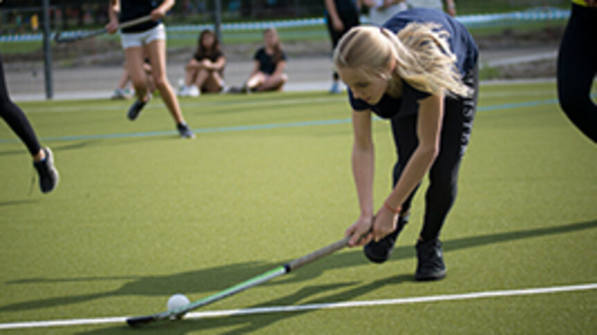 Hockey beim Abendsportfest an der Schule Schloss Salem