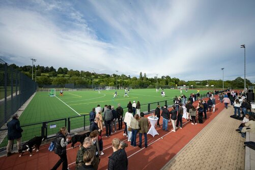 Hockeyspiel auf dem neuen Kunstrasenfeld auf dem Campus Härlen