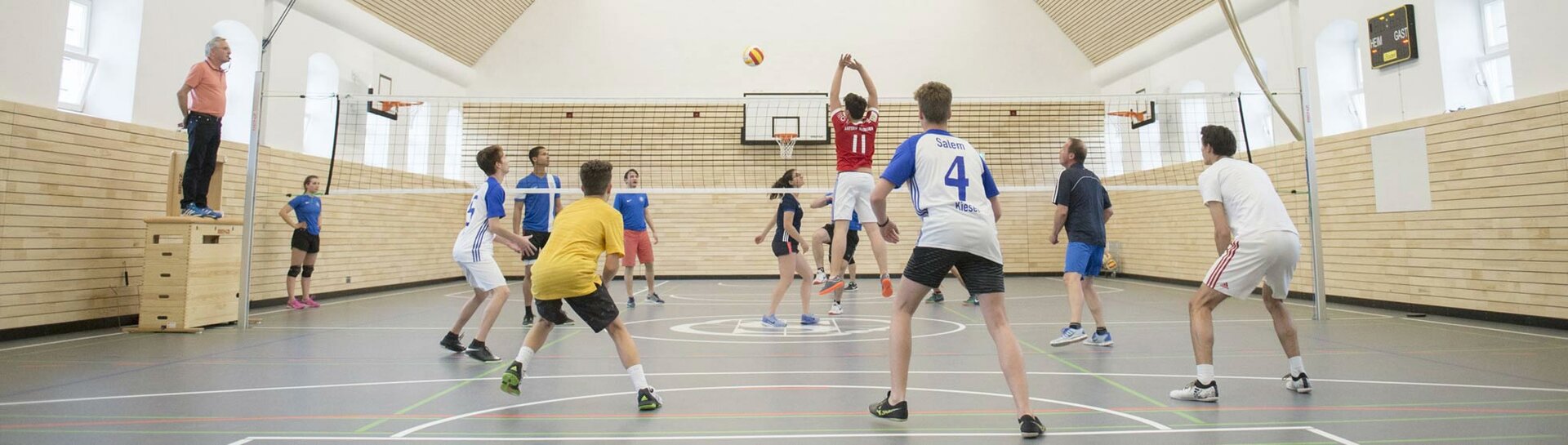 [Translate to Englisch:] Volleyball an der Schule Schloss Salem