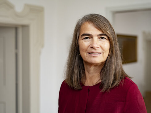 Dr. Ulrike Niederhofer Dr. Ulrike Niederhofer | Kunstgeschichte, Bildende Kunst, Fachberater Bildende Kunst, Aufnahme 10 PLUS, 11 & 12