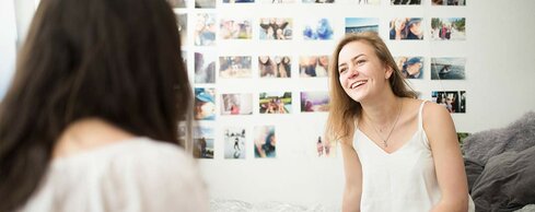 Schülerinnen in der Oberstufe Zwei Schülerinnen leben auf unserem Campus Härlen gemeinsam in einem Zimmer.